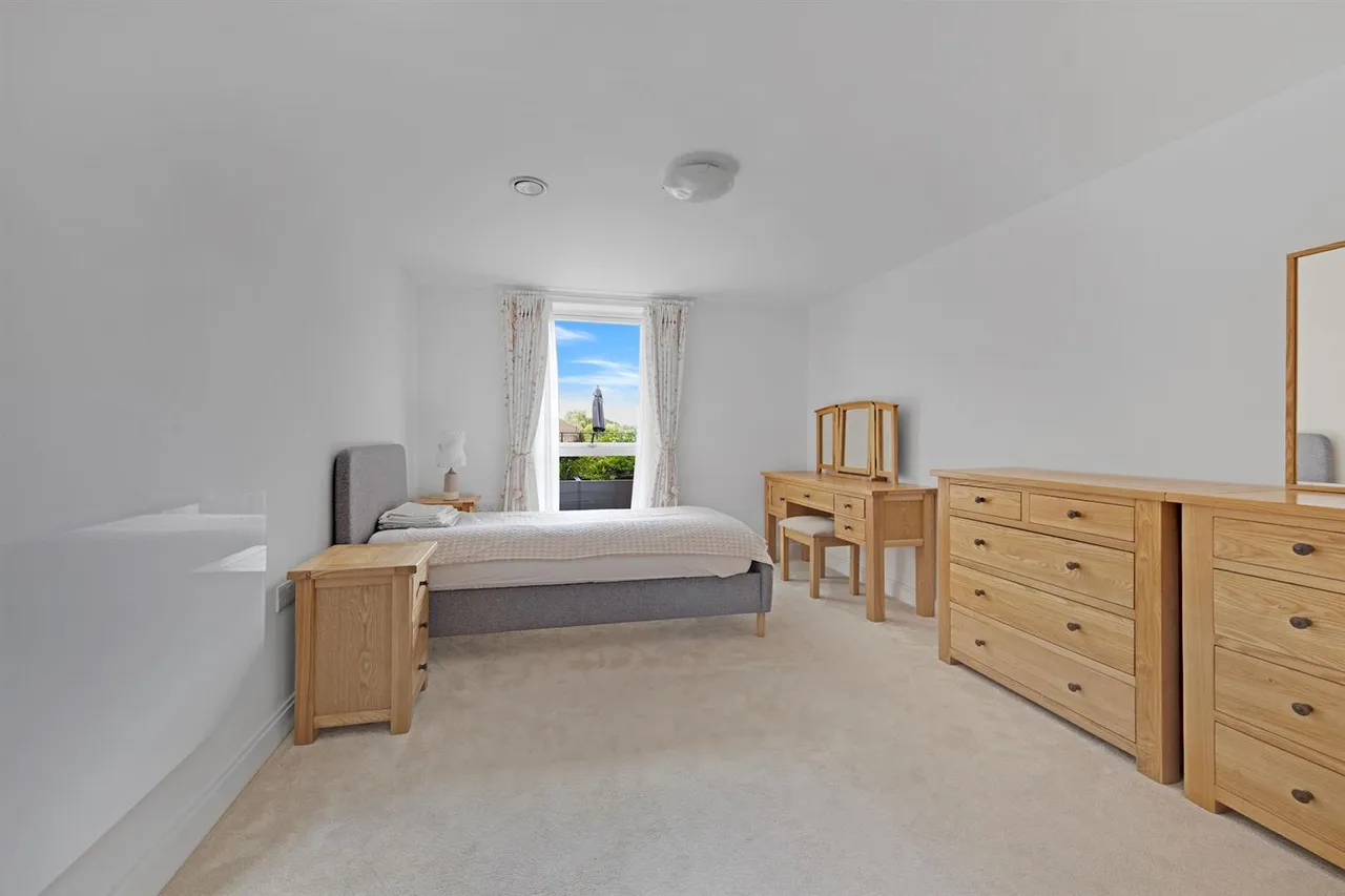 High Street, Cobham, KT11, photo 11