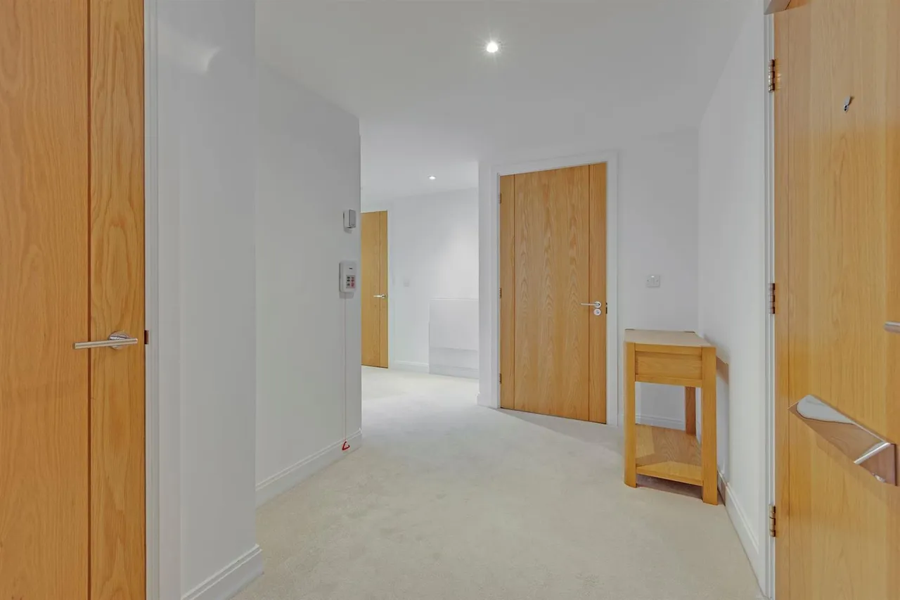High Street, Cobham, KT11, photo 17