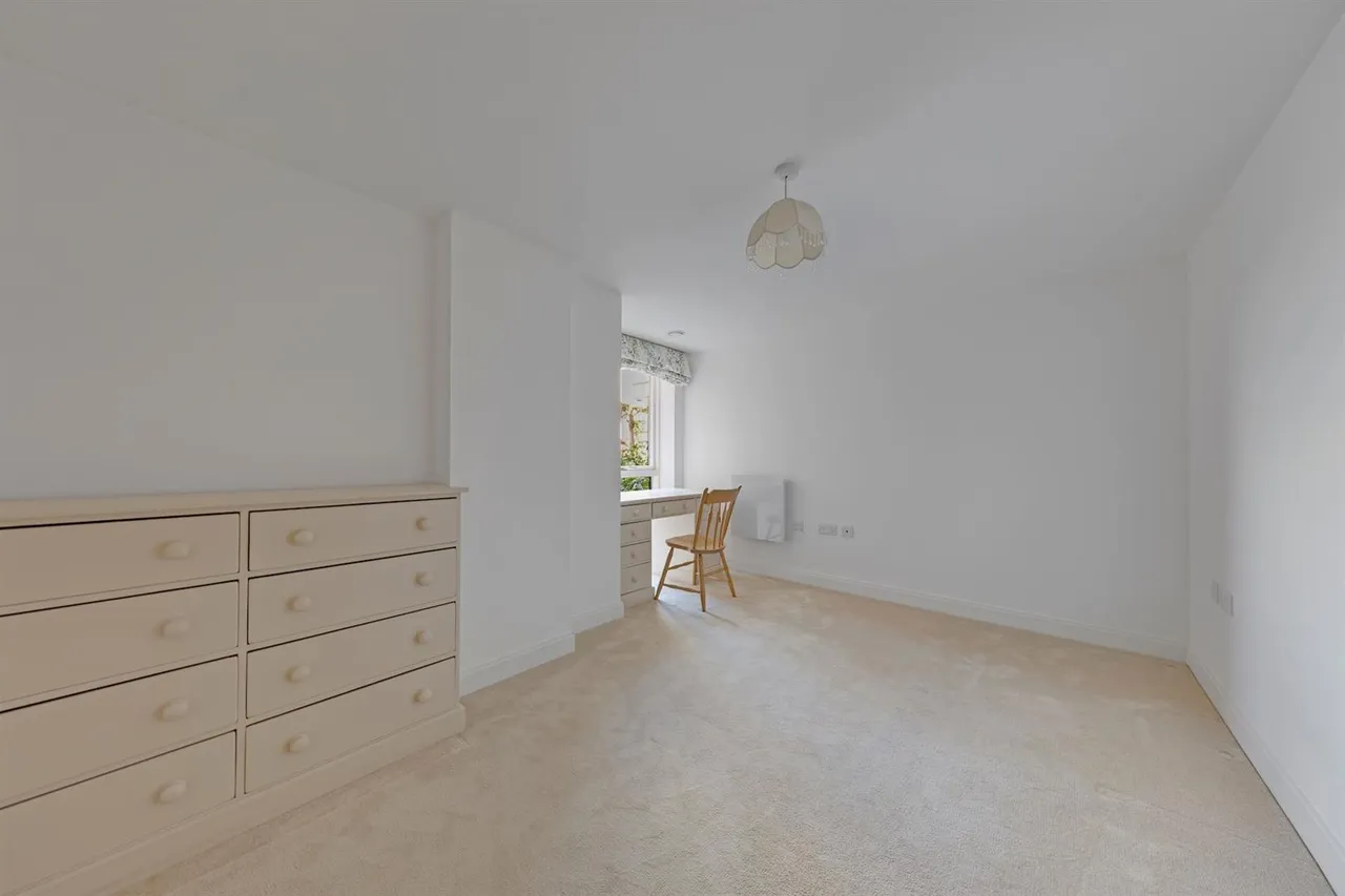 High Street, Cobham, KT11, photo 12