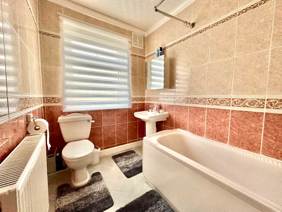 Crowlands Avenue, Romford, photo 9