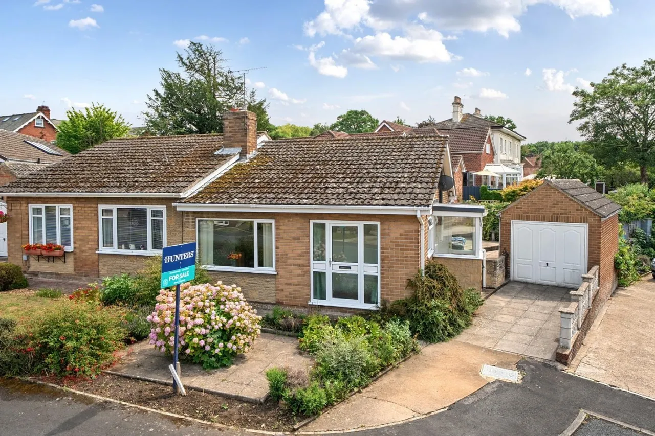 2 bed house for sale, Beech Close, Tadcaster, LS24