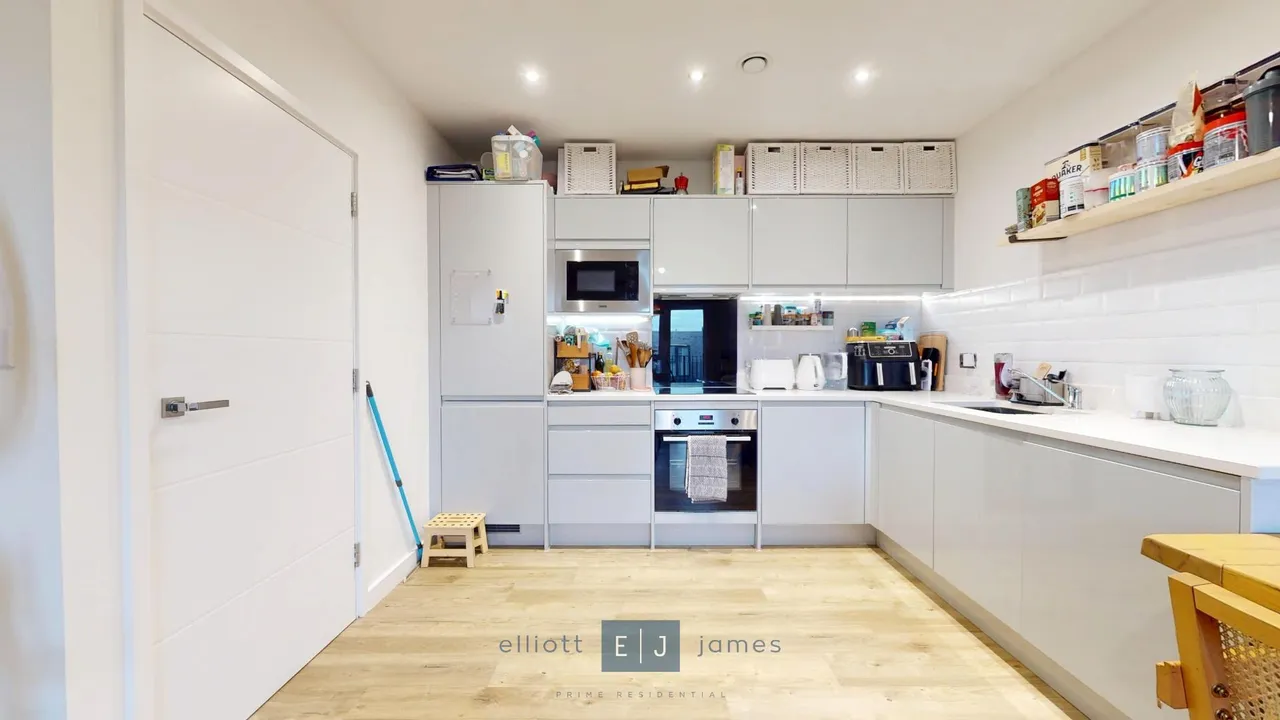 Academy Way, Loughton, IG10, photo 2