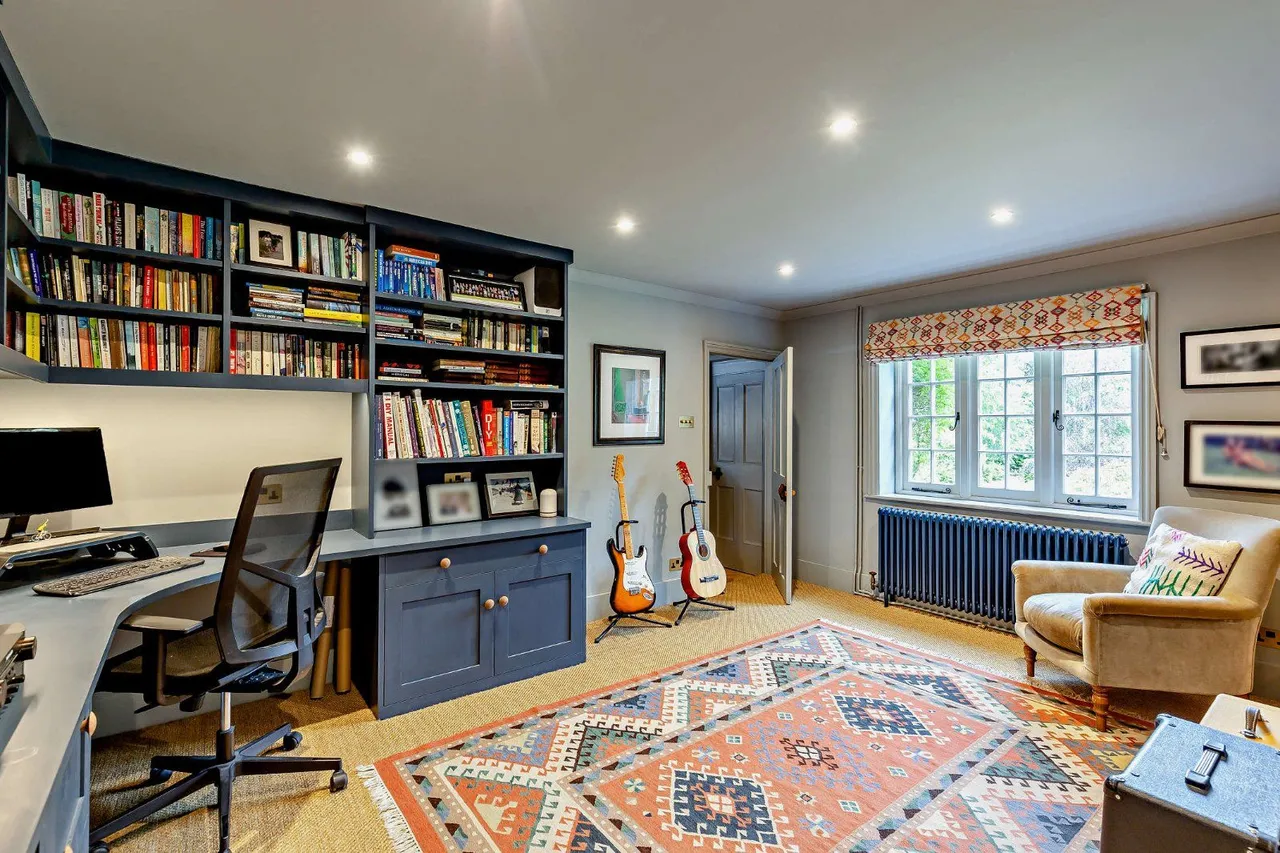 Jumps Road, Churt, Farnham, GU10 2LD, photo 5
