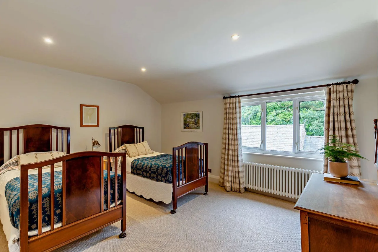 Jumps Road, Churt, Farnham, GU10 2LD, photo 12