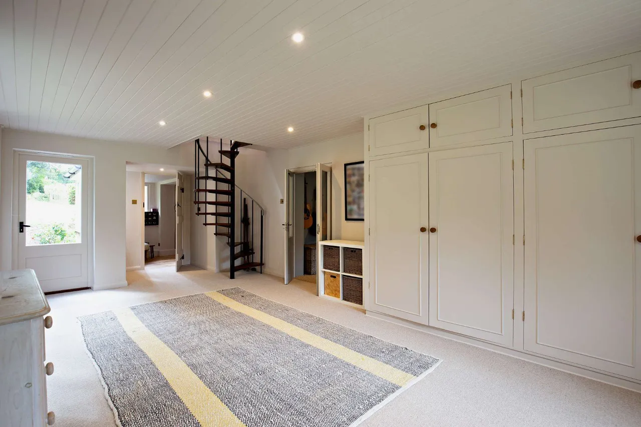 Jumps Road, Churt, Farnham, GU10 2LD, photo 8