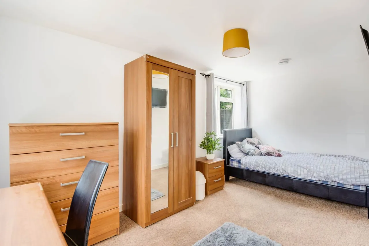 Blackwell Avenue, Guildford, GU2 8LU, photo 4