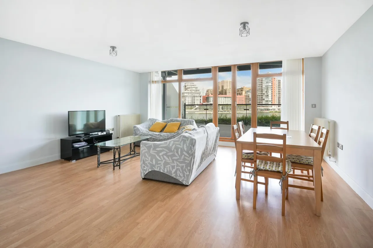 2 bed flat for sale, Western Beach Apartments, London, E16