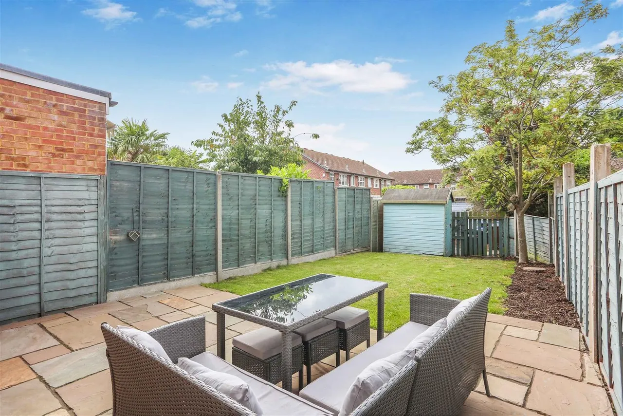 Finlay Gardens, Addlestone, KT15, photo 8