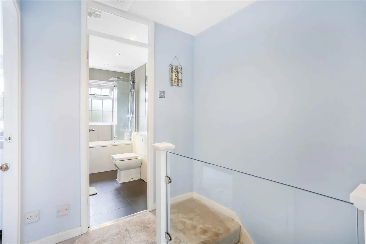 Finlay Gardens, Addlestone, KT15, photo 17
