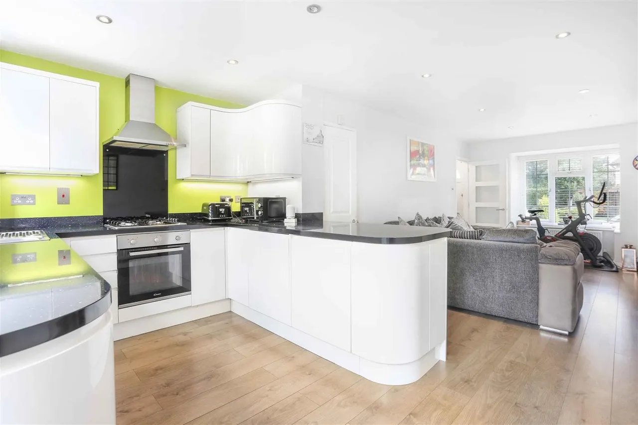 Finlay Gardens, Addlestone, KT15, photo 7