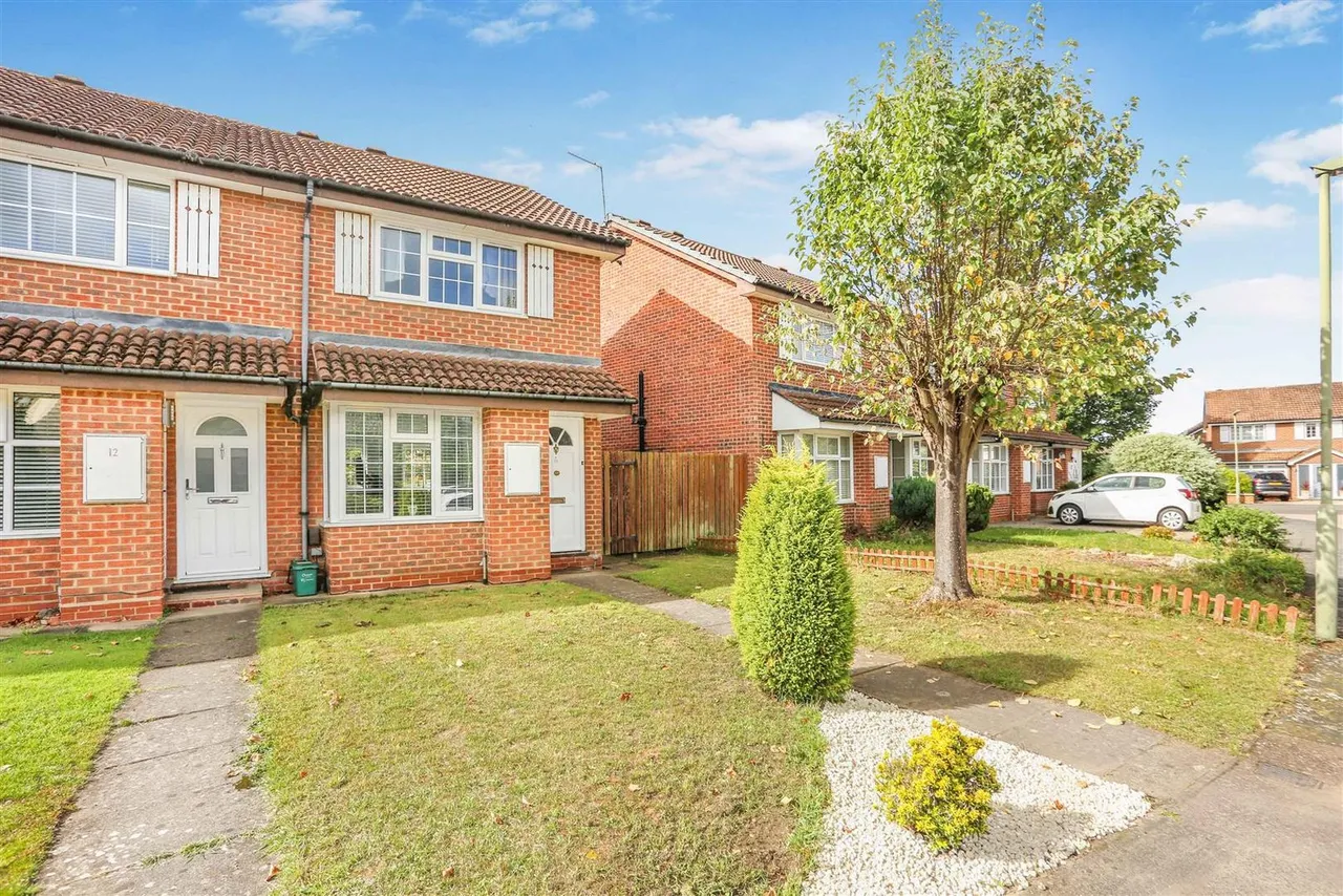 Finlay Gardens, Addlestone, KT15, photo 21