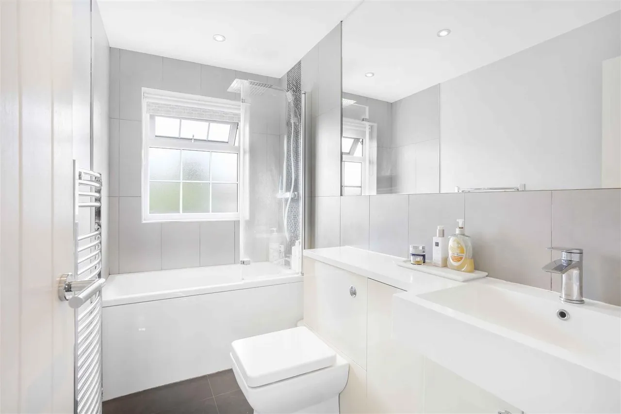 Finlay Gardens, Addlestone, KT15, photo 18
