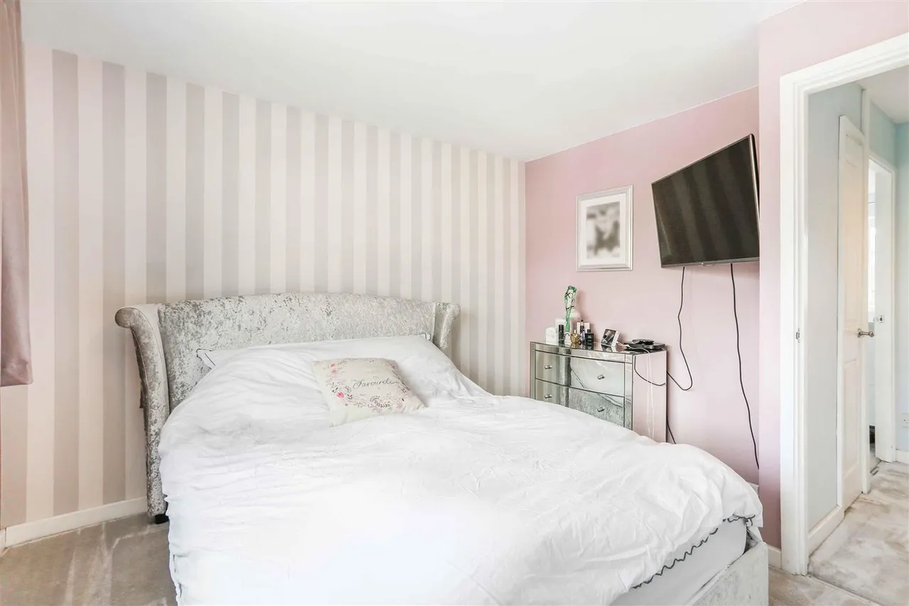 Finlay Gardens, Addlestone, KT15, photo 15