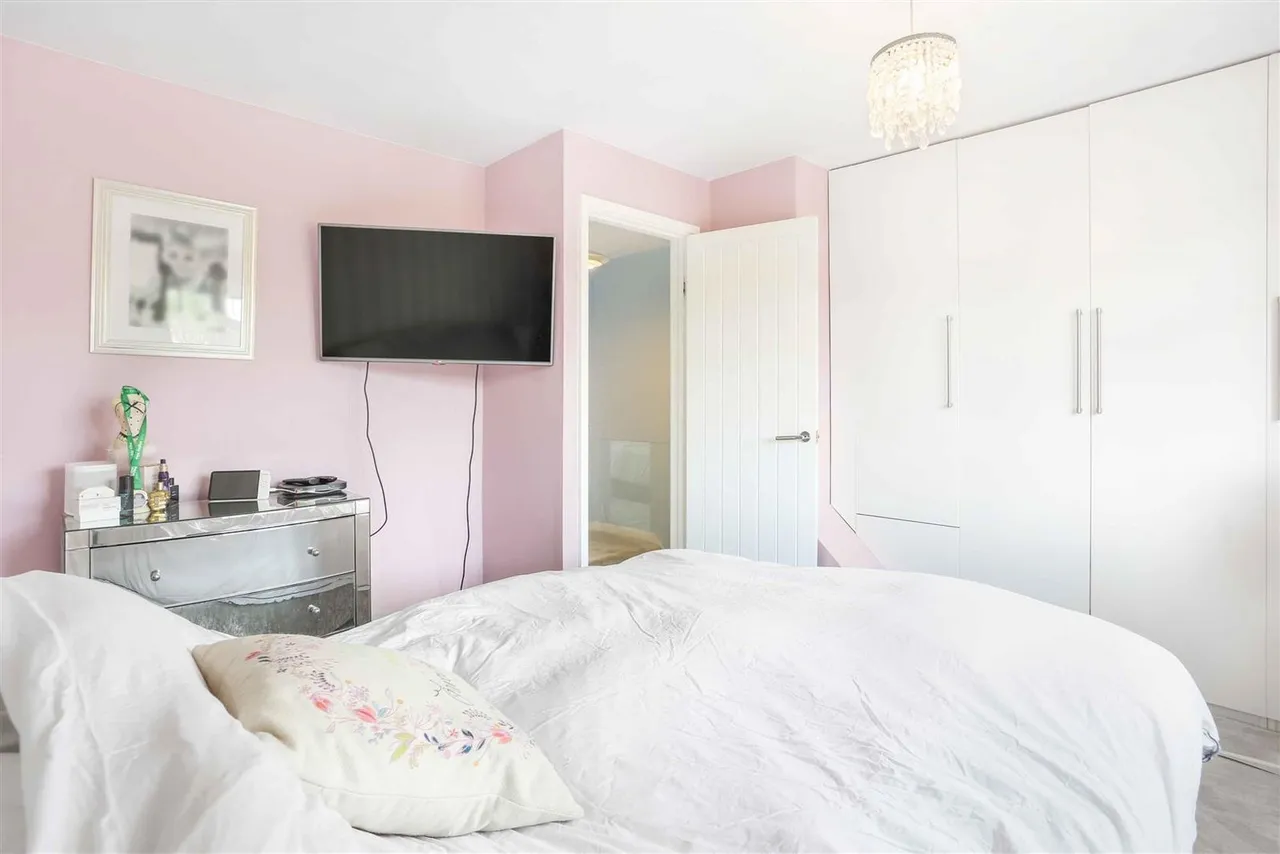 Finlay Gardens, Addlestone, KT15, photo 16