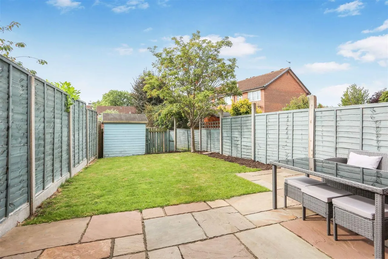 Finlay Gardens, Addlestone, KT15, photo 9