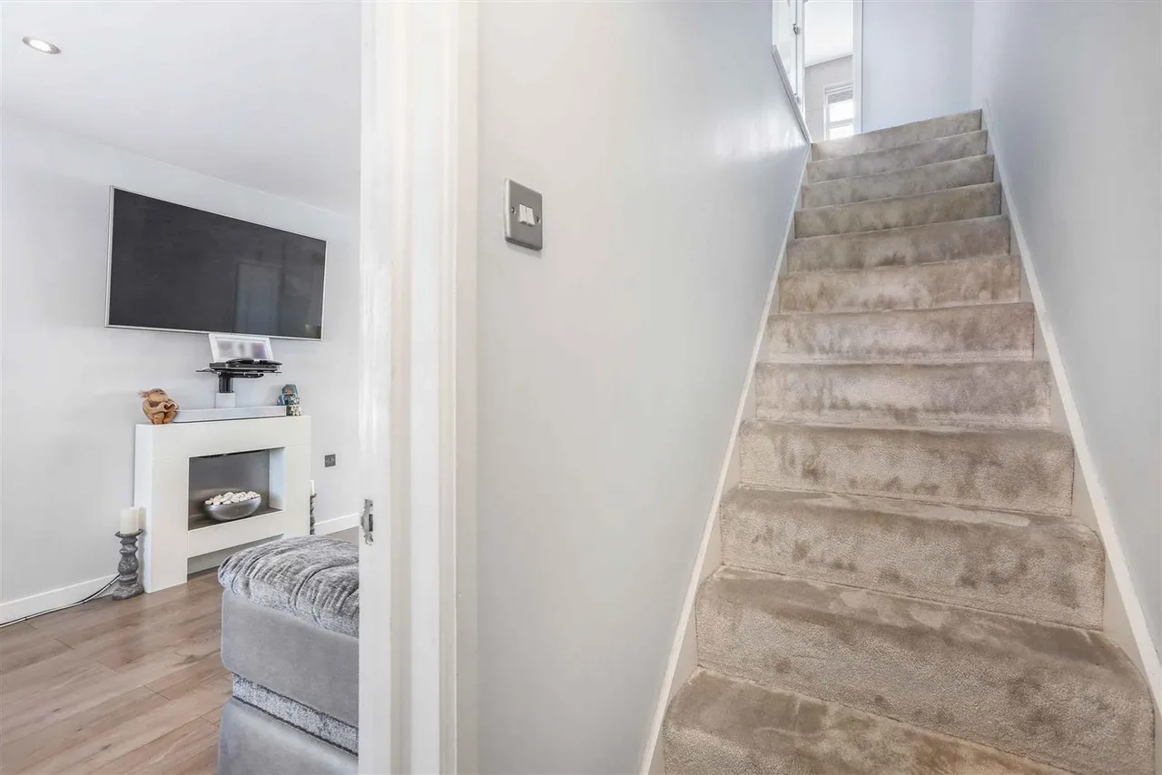 Finlay Gardens, Addlestone, KT15, photo 11