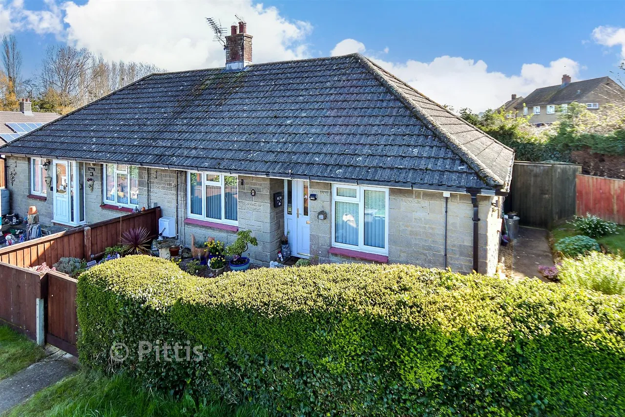 2 bed house for sale, Lower Furlongs, Brading, PO36