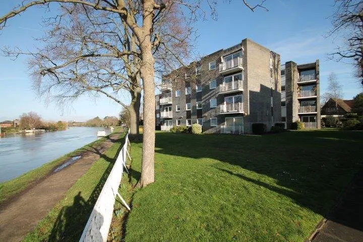 Staines-upon-Thames, Surrey, photo 5