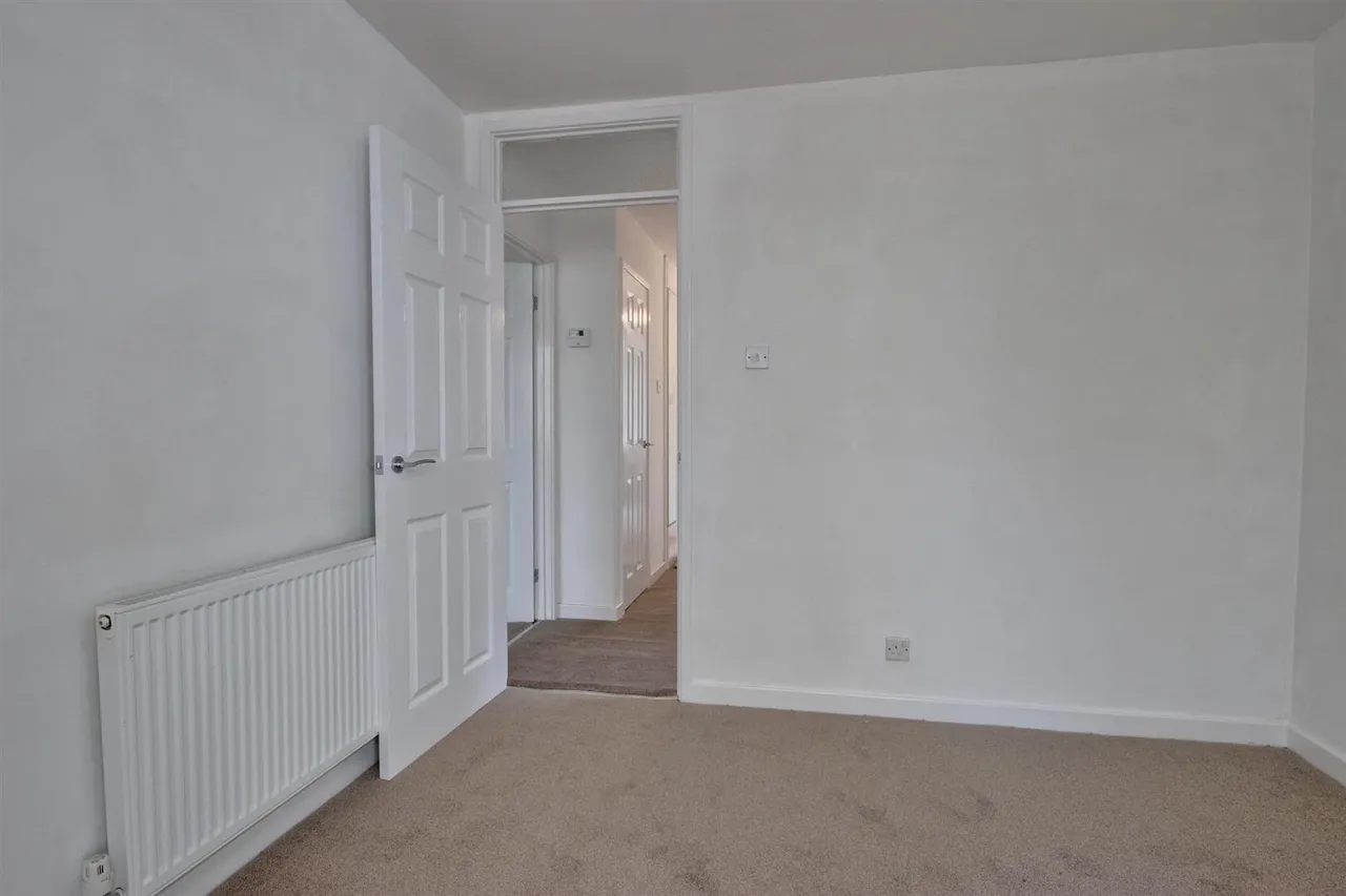 Glenfield Drive, Kirk Ella, photo 15