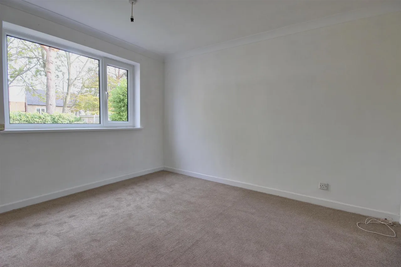 Glenfield Drive, Kirk Ella, photo 11