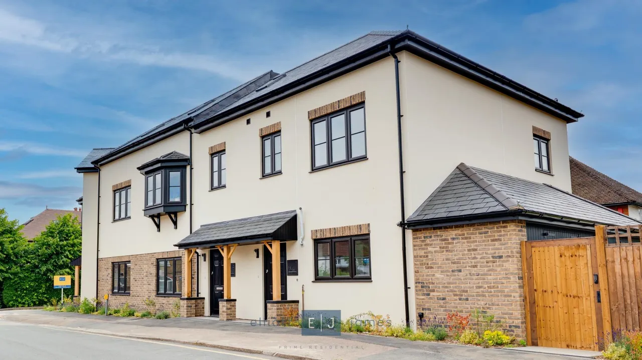 2 bed flat to rent — Freya Lodge, Loughton
