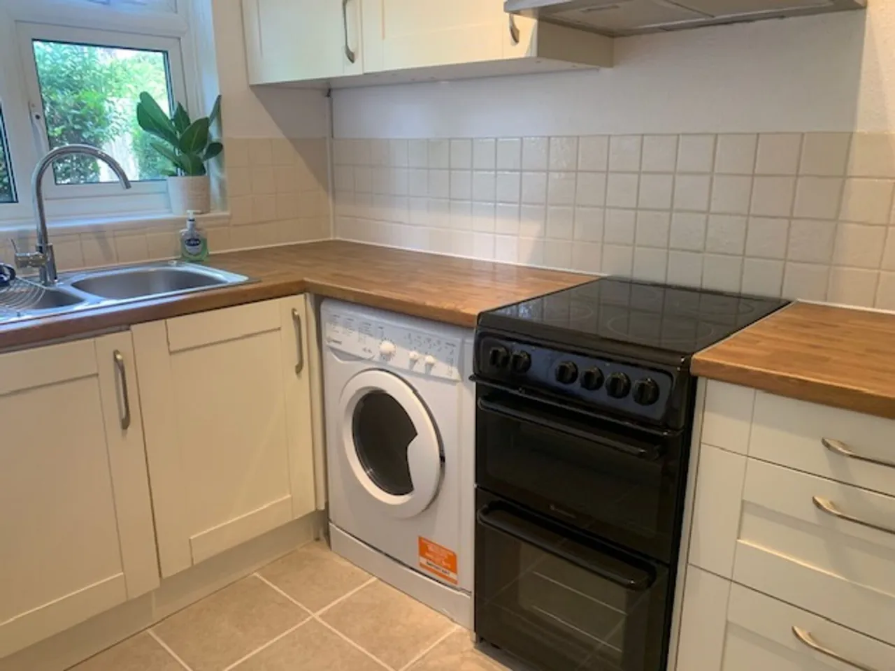 Tudor Close, East Grinstead, East Grinstead, RH19 4SA, photo 2