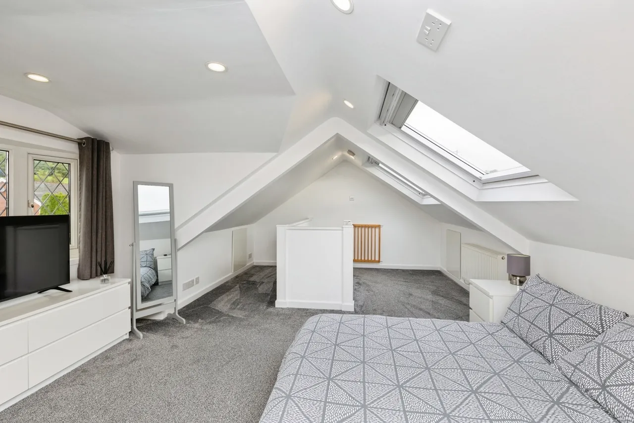 Heol Y Meinciau, Pontyates, SA15, photo 17