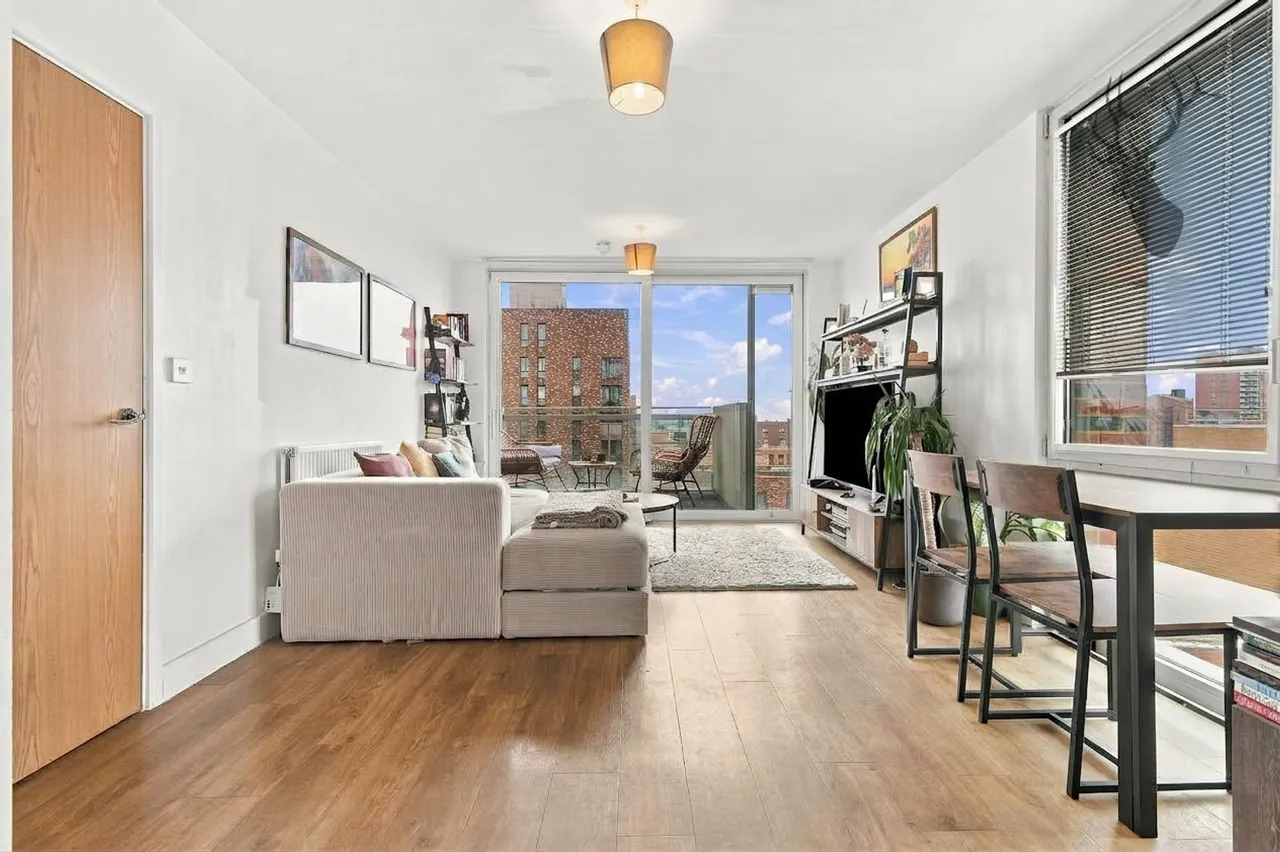 2 bed flat for sale, Devons Road, London, E3