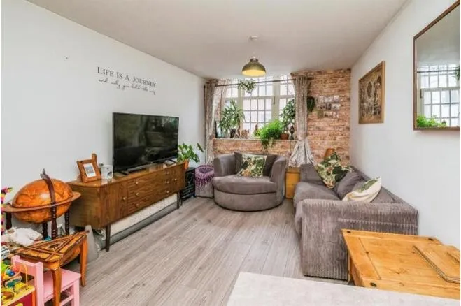 2 bed flat for sale — Wood Street, Liverpool
