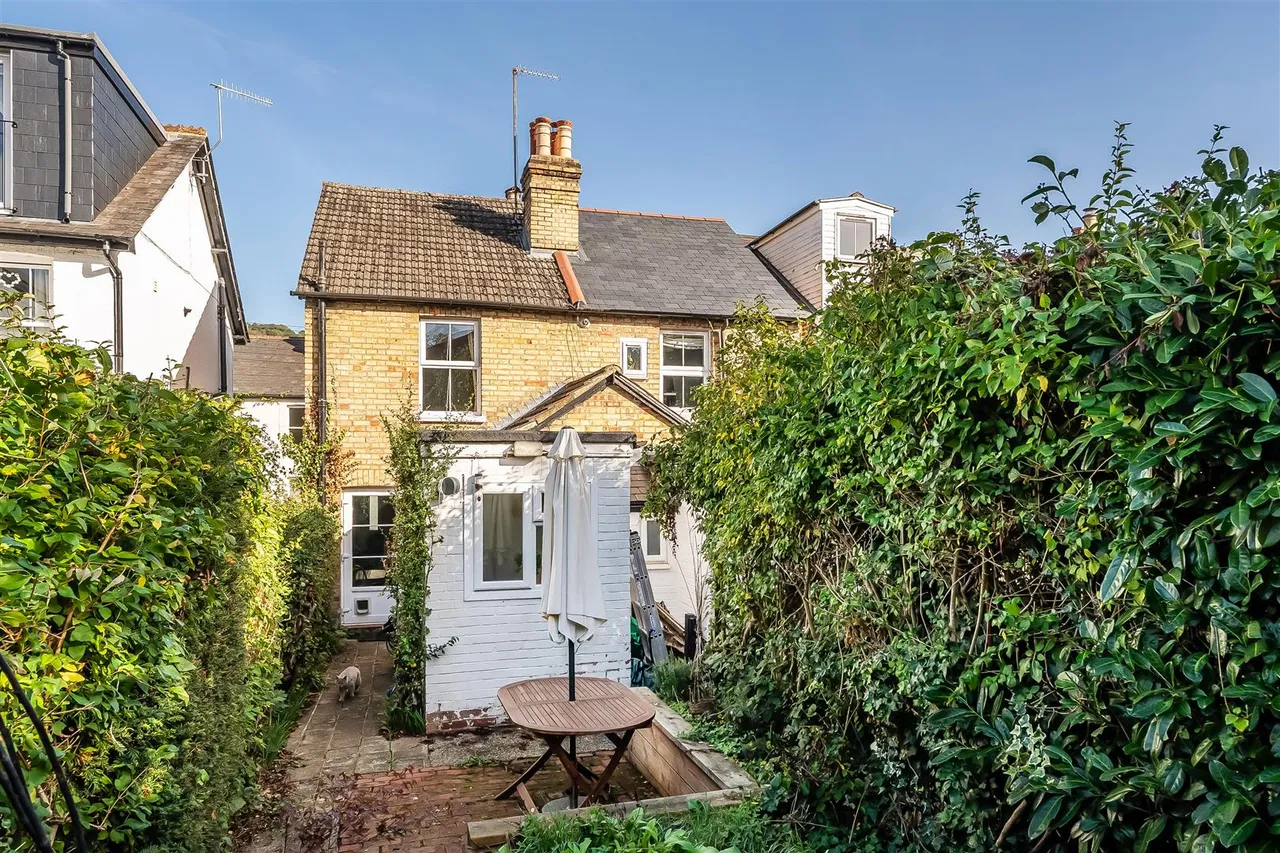 Leslie Road, Pixham, RH4, photo 6