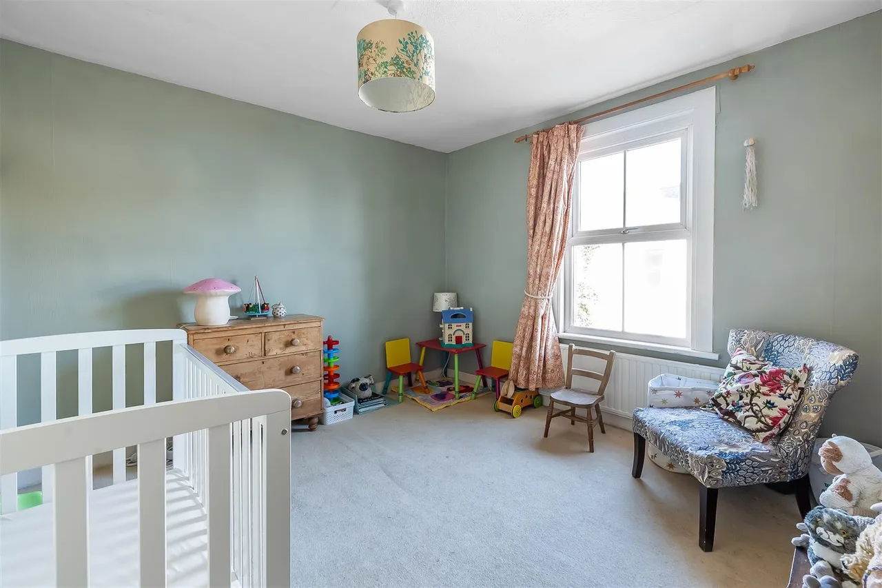 Leslie Road, Pixham, RH4, photo 8