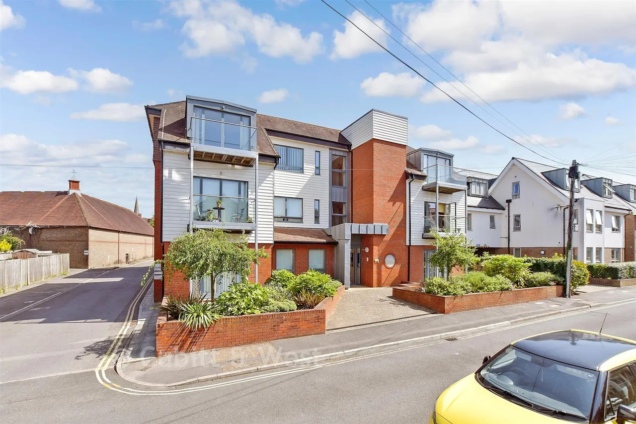2 bed flat for sale, Denne Parade, Horsham, RH12