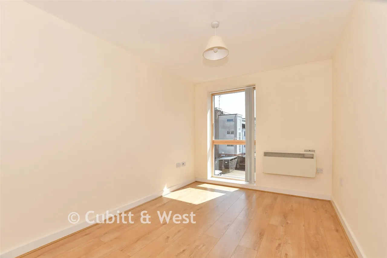 Denne Parade, Horsham, RH12, photo 4