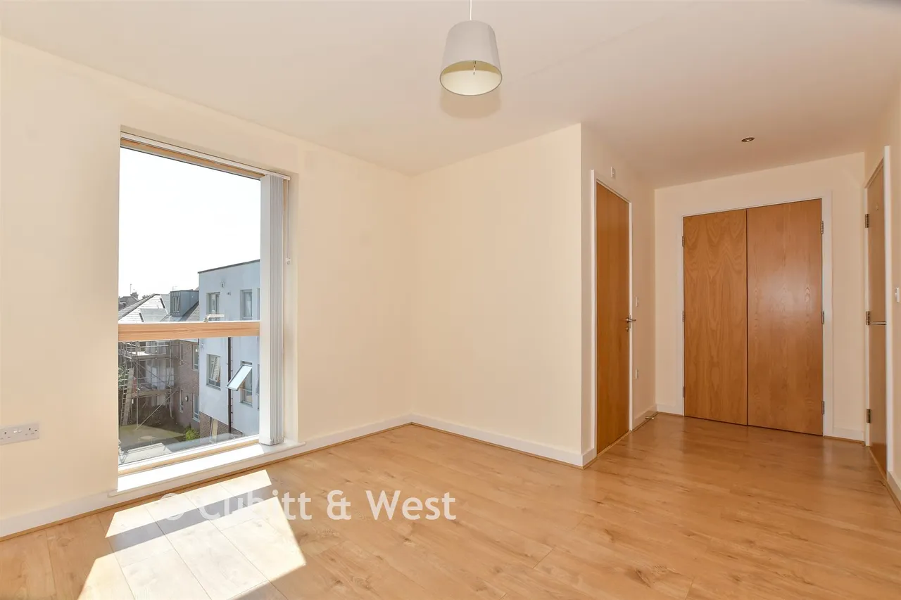 Denne Parade, Horsham, RH12, photo 12