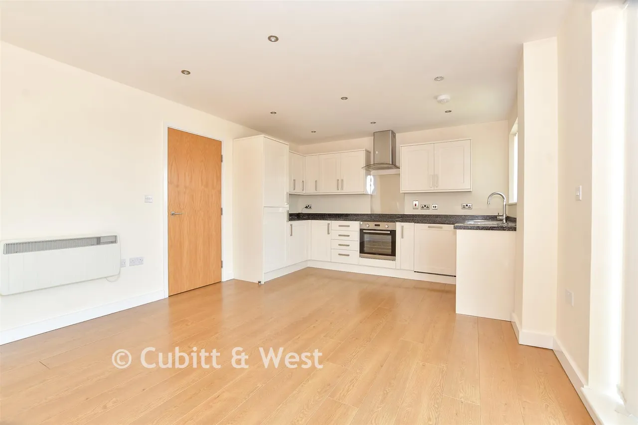 Denne Parade, Horsham, RH12, photo 2