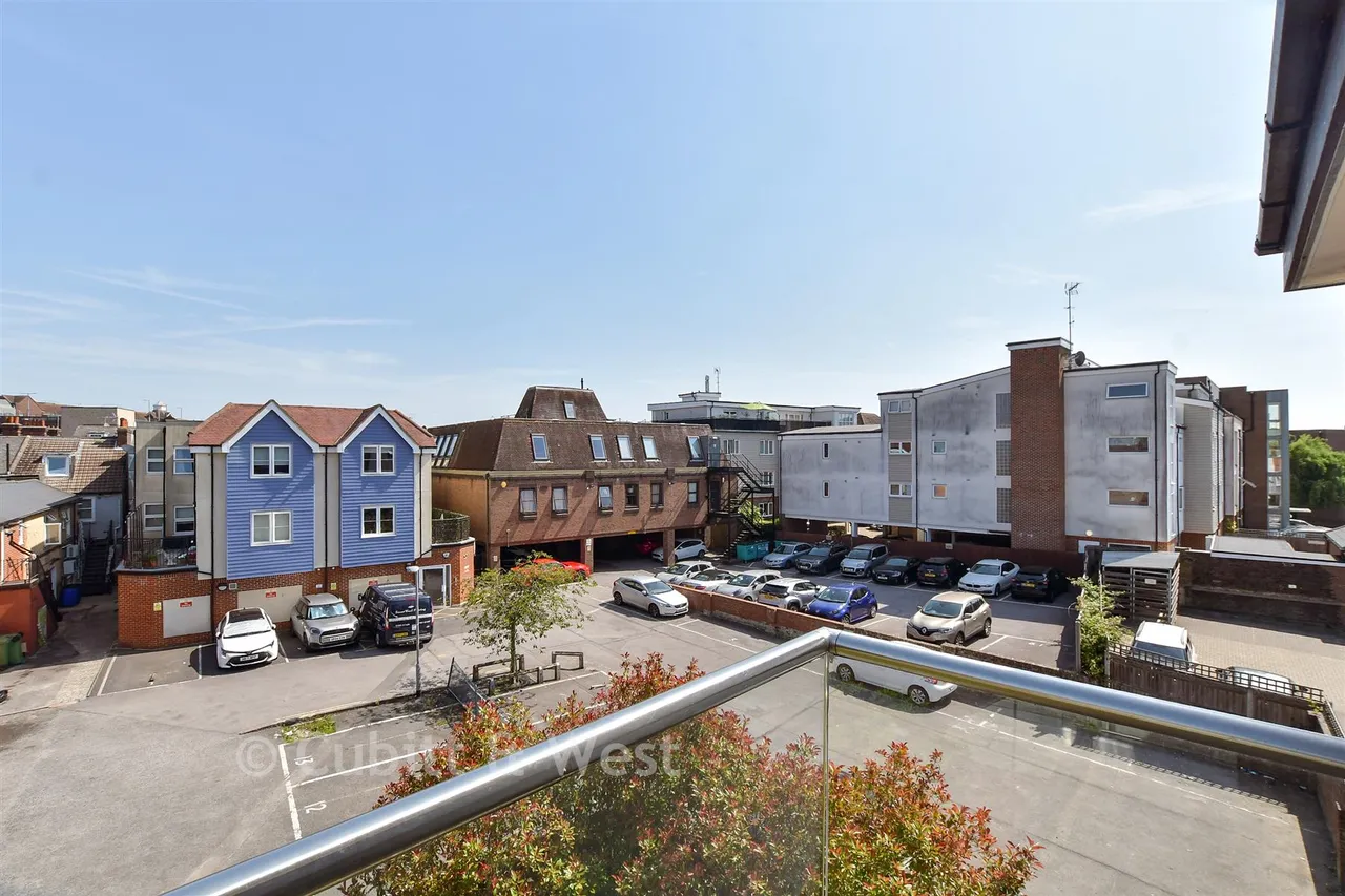 Denne Parade, Horsham, RH12, photo 9