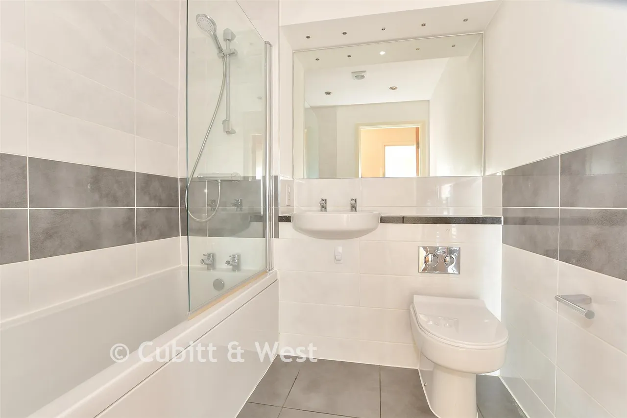 Denne Parade, Horsham, RH12, photo 5