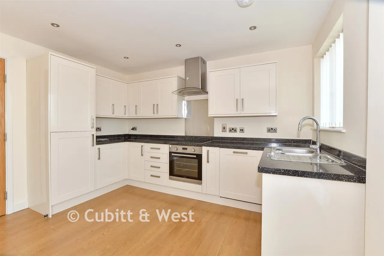 Denne Parade, Horsham, RH12, photo 8