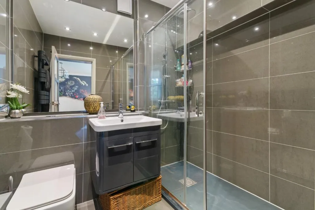 Upper Richmond Road, London, SW15, photo 8