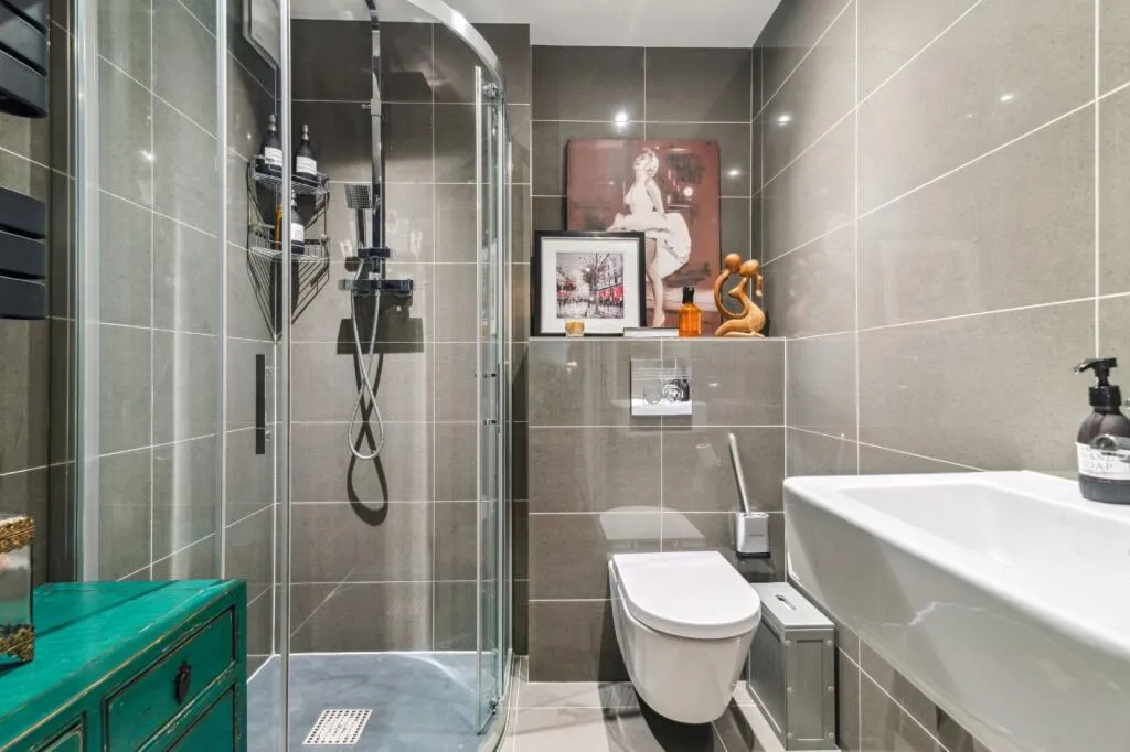 Upper Richmond Road, London, SW15, photo 10