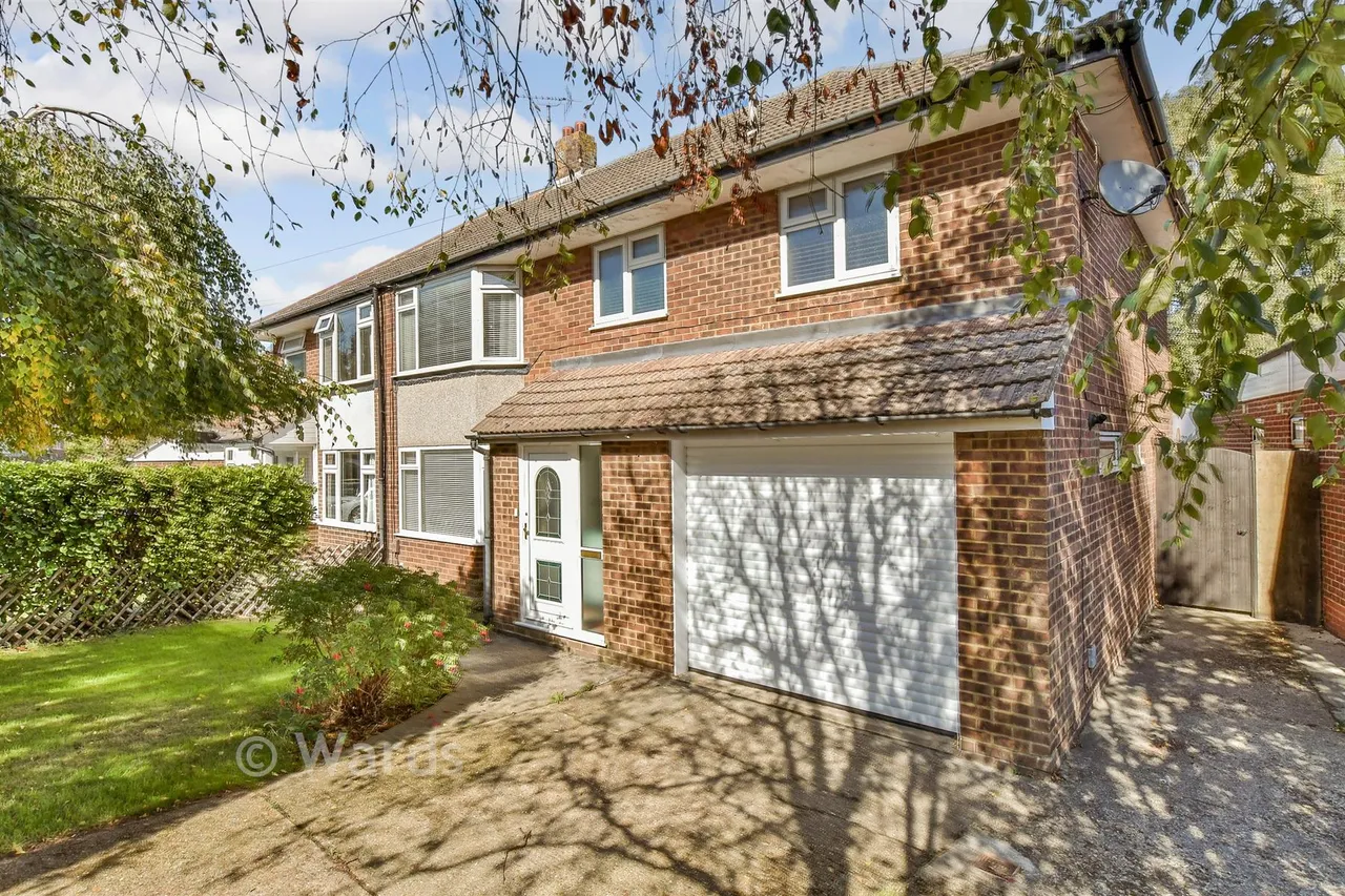 4 bed house for sale, Maidstone Road, Rainham, ME8