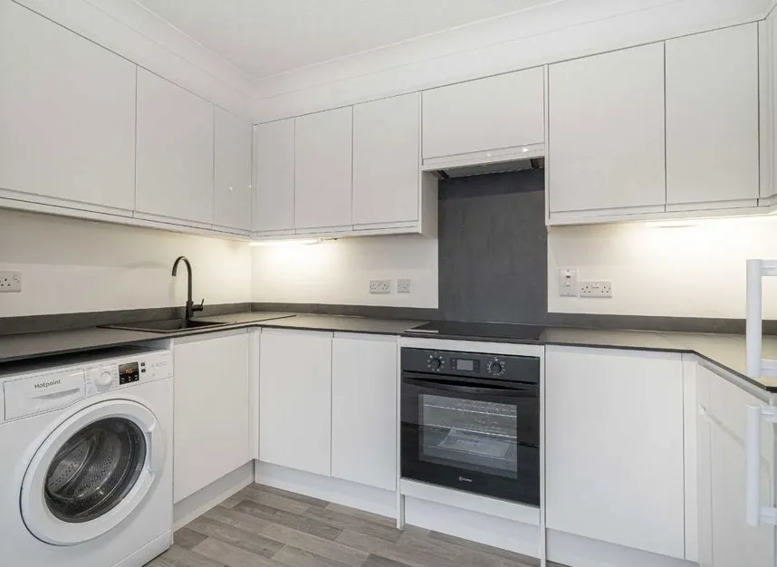 Kempton Court, Sunbury-on-thames, TW16, photo 4