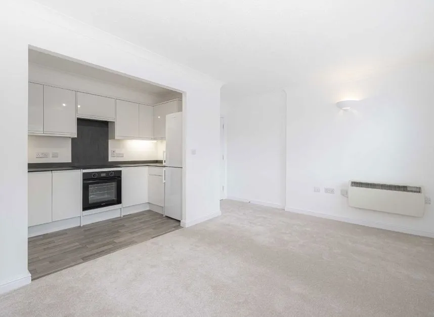 Kempton Court, Sunbury-on-thames, TW16, photo 3