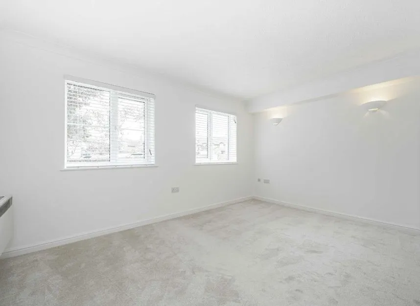 Kempton Court, Sunbury-on-thames, TW16, photo 5
