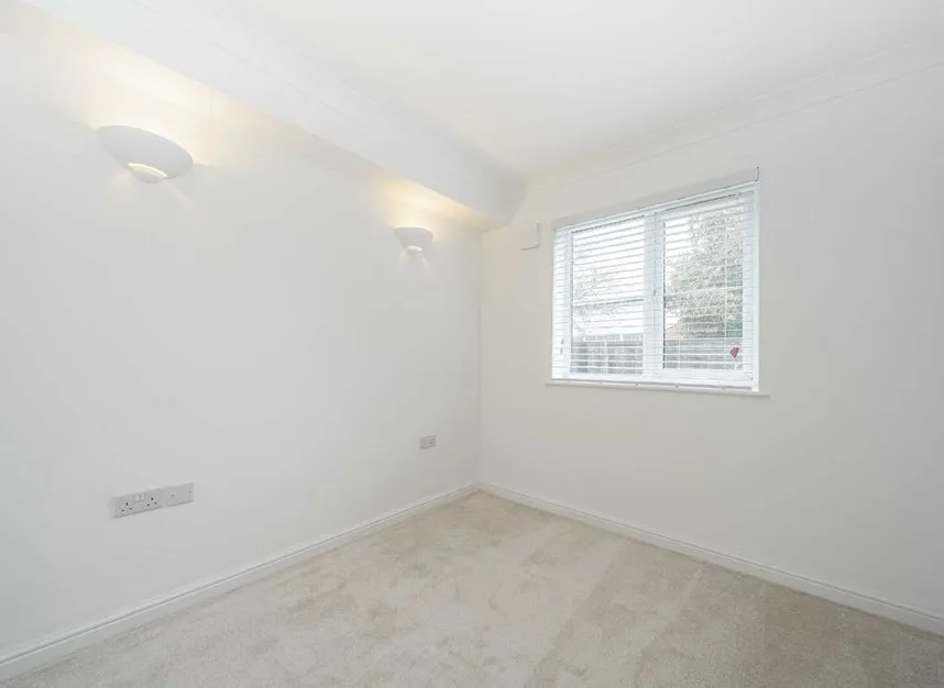 Kempton Court, Sunbury-on-thames, TW16, photo 6