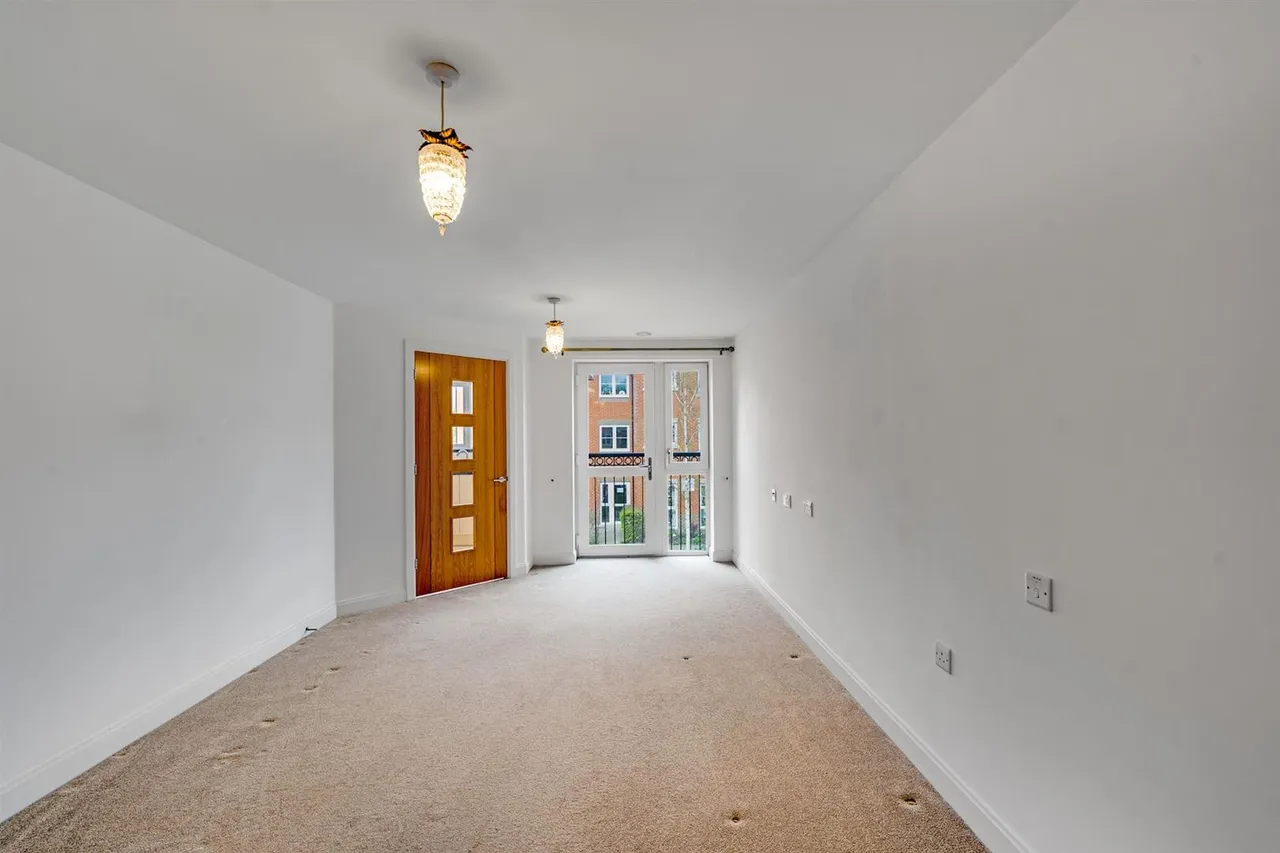 Churchfield Road, Walton-On-Thames, KT12, photo 11