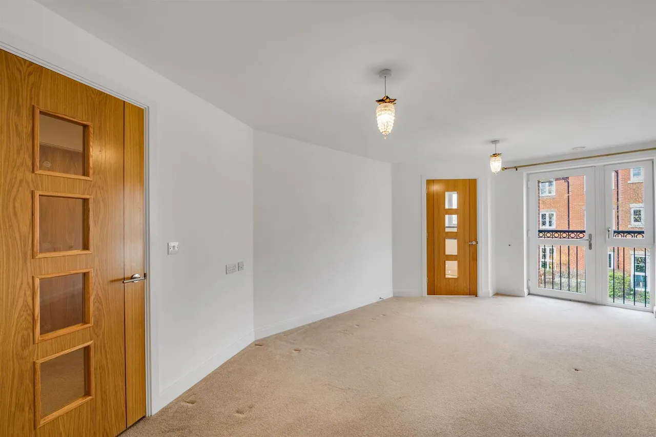 1 bed flat for sale, Churchfield Road, Walton-On-Thames, KT12