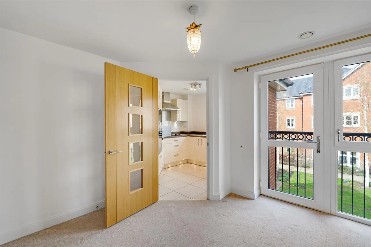 Churchfield Road, Walton-On-Thames, KT12, photo 10
