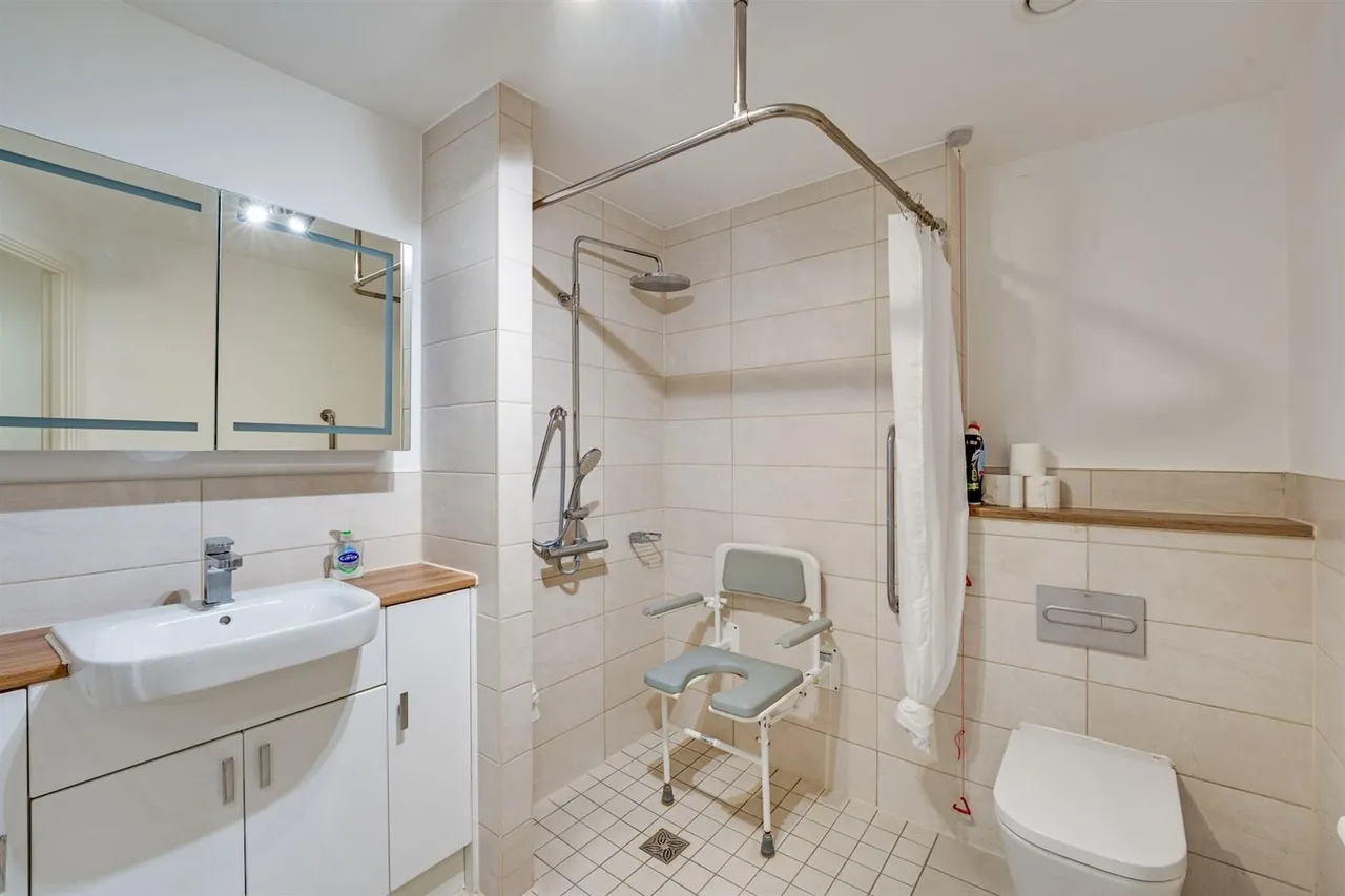 Churchfield Road, Walton-On-Thames, KT12, photo 8