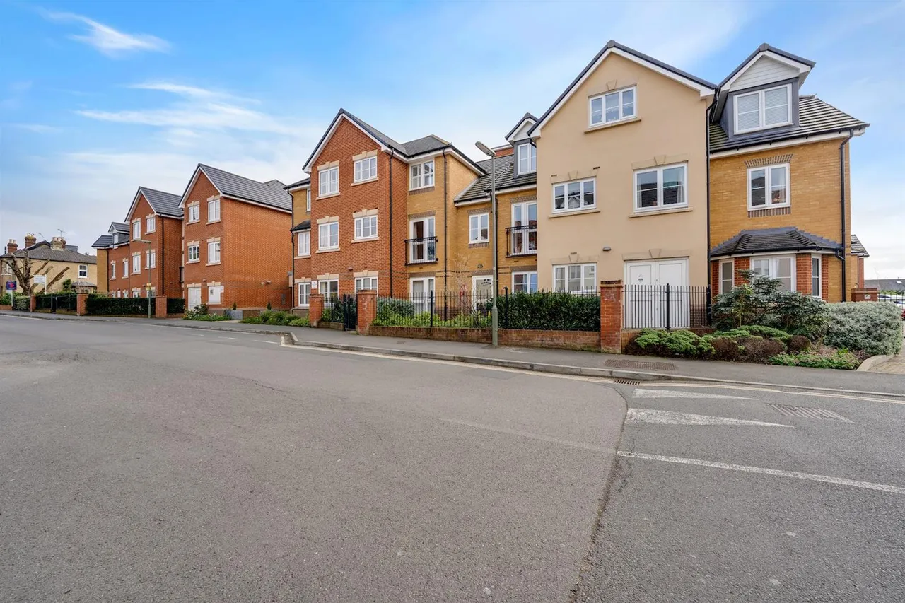 Churchfield Road, Walton-On-Thames, KT12, photo 14